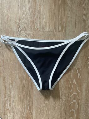 Victoria Secret itsy swim bottom black w/white trim, double side straps; size L